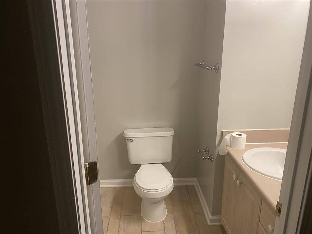 Looking for chill artsy roommate