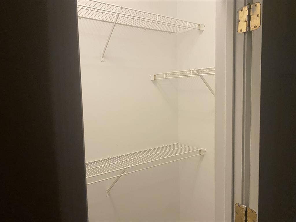 Looking for chill artsy roommate