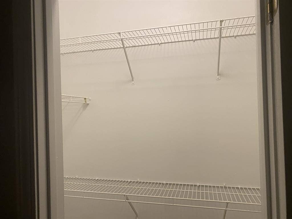 Looking for chill artsy roommate