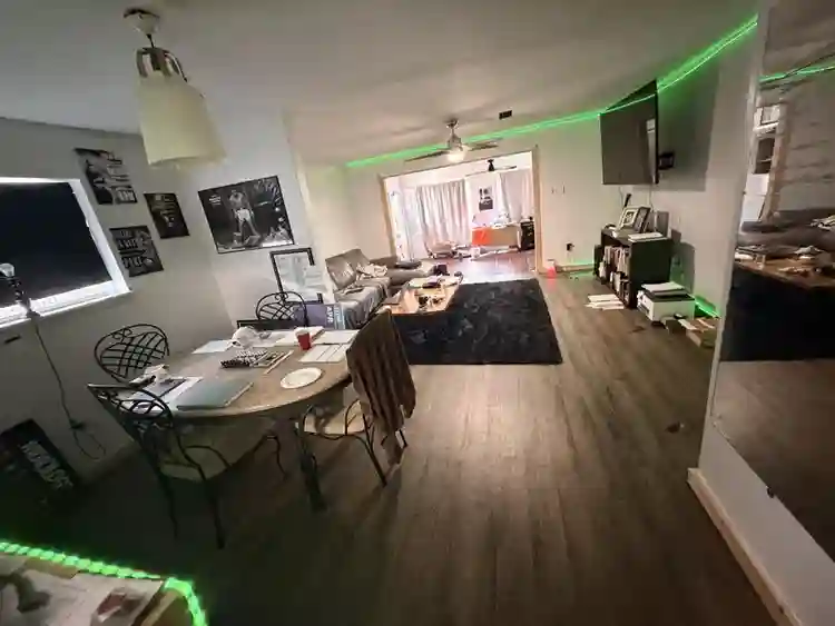 Looking for Roomate
