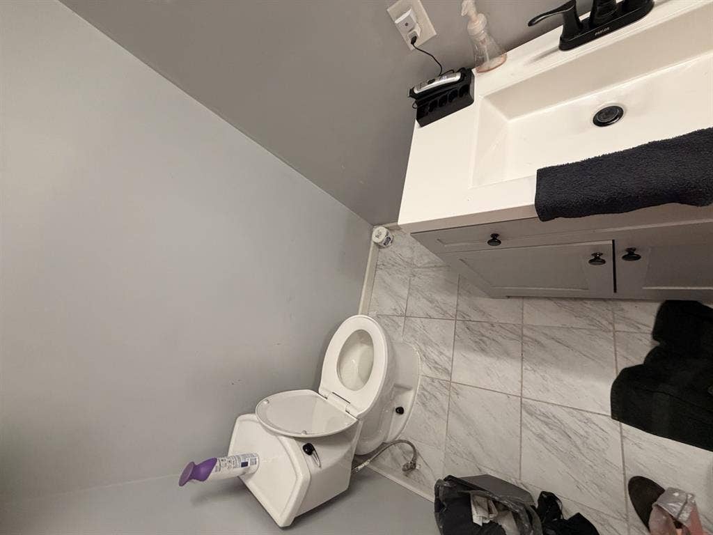 Looking for Roomate