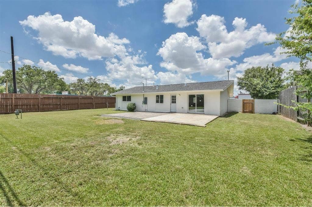 Looking for a roommate -June 1st