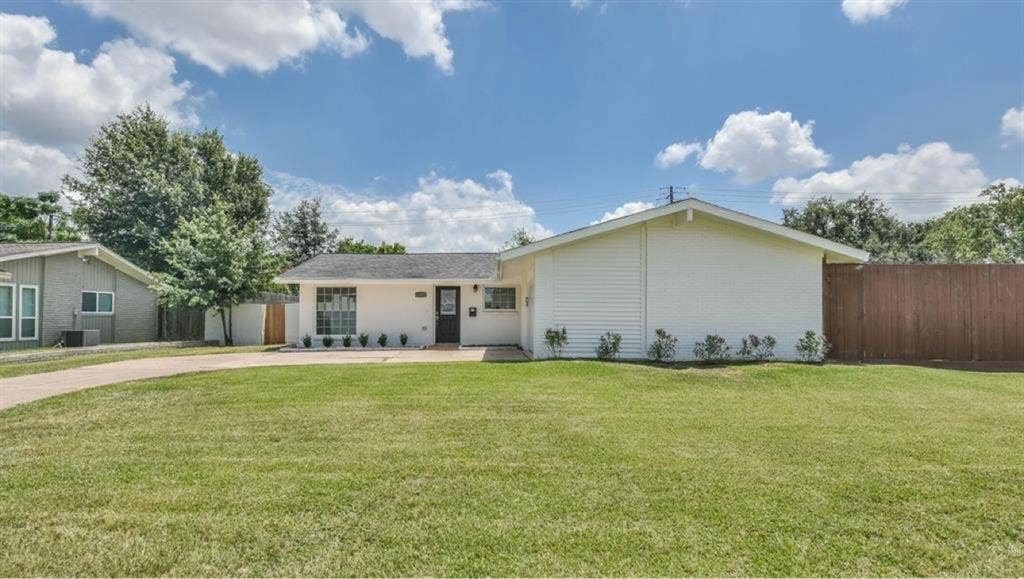 Looking for a roommate -June 1st