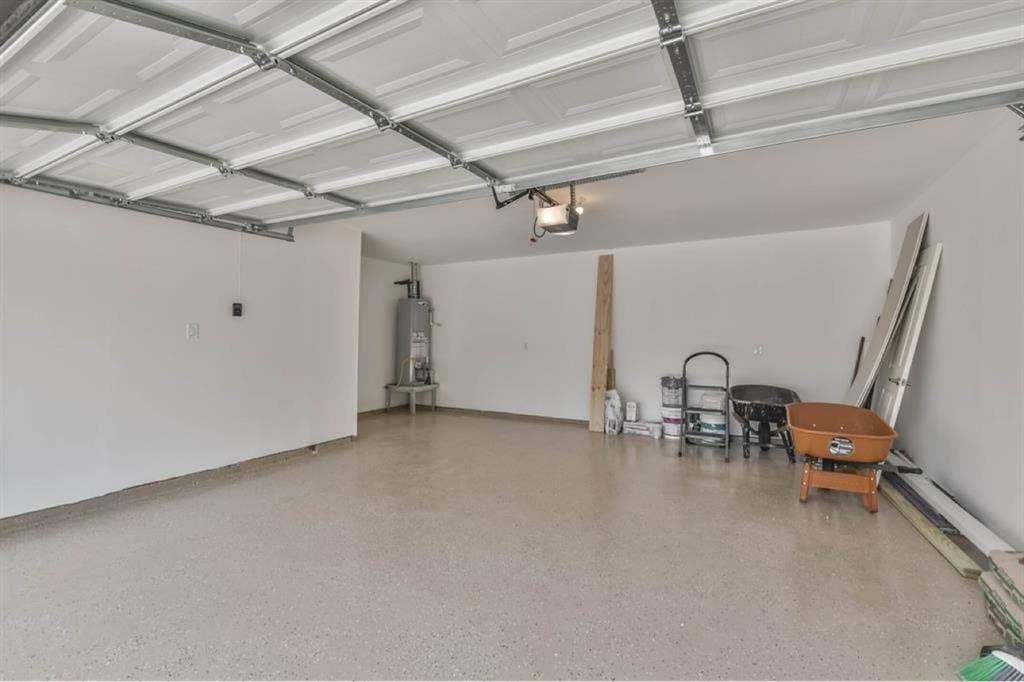Looking for a roommate -June 1st