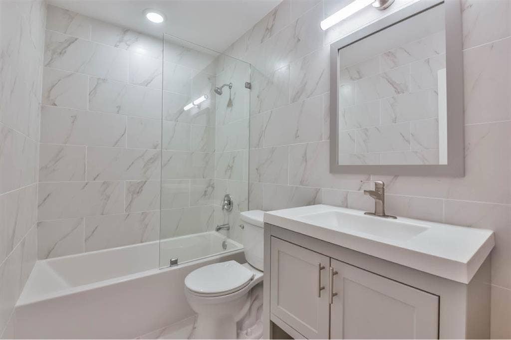Looking for a roommate -June 1st