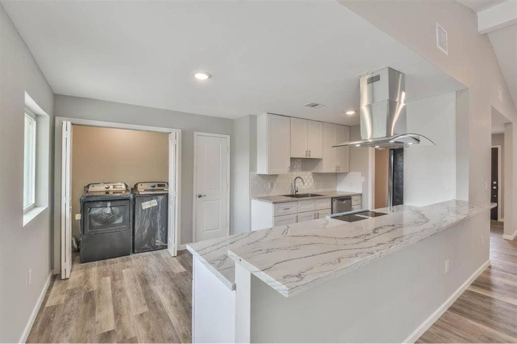Looking for a roommate -June 1st