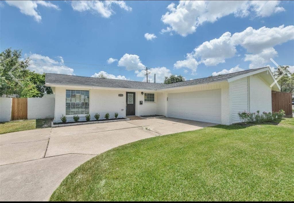 Looking for a roommate -June 1st