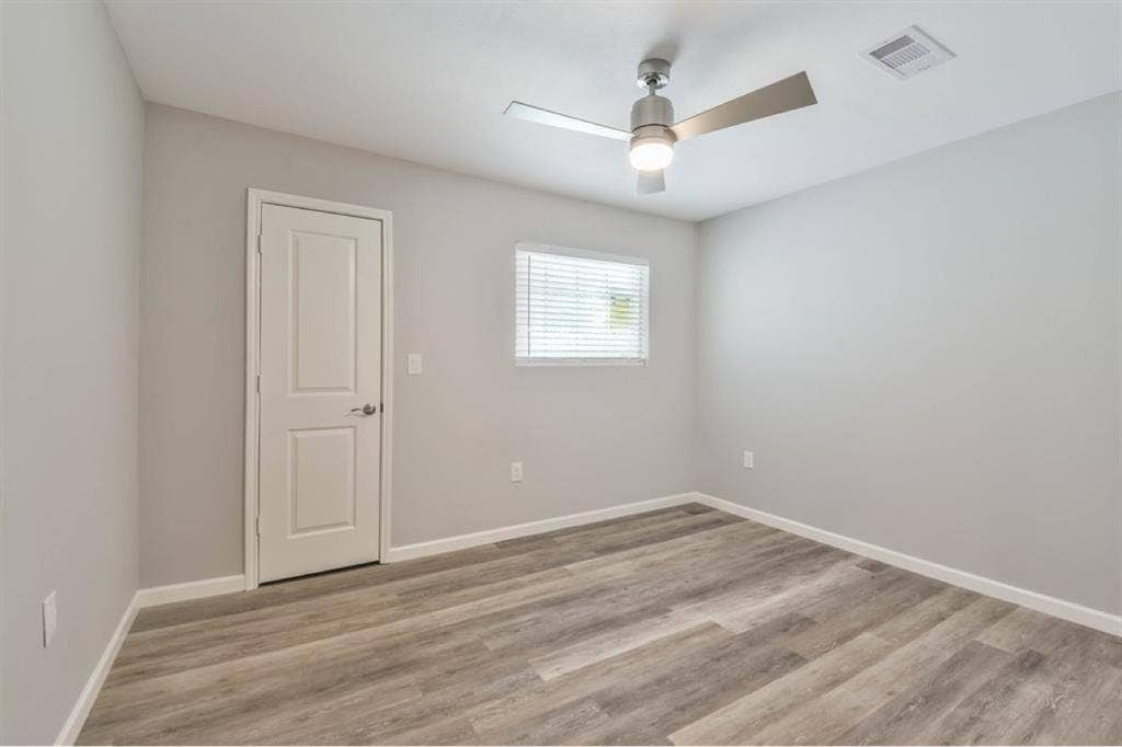 Looking for a roommate -June 1st