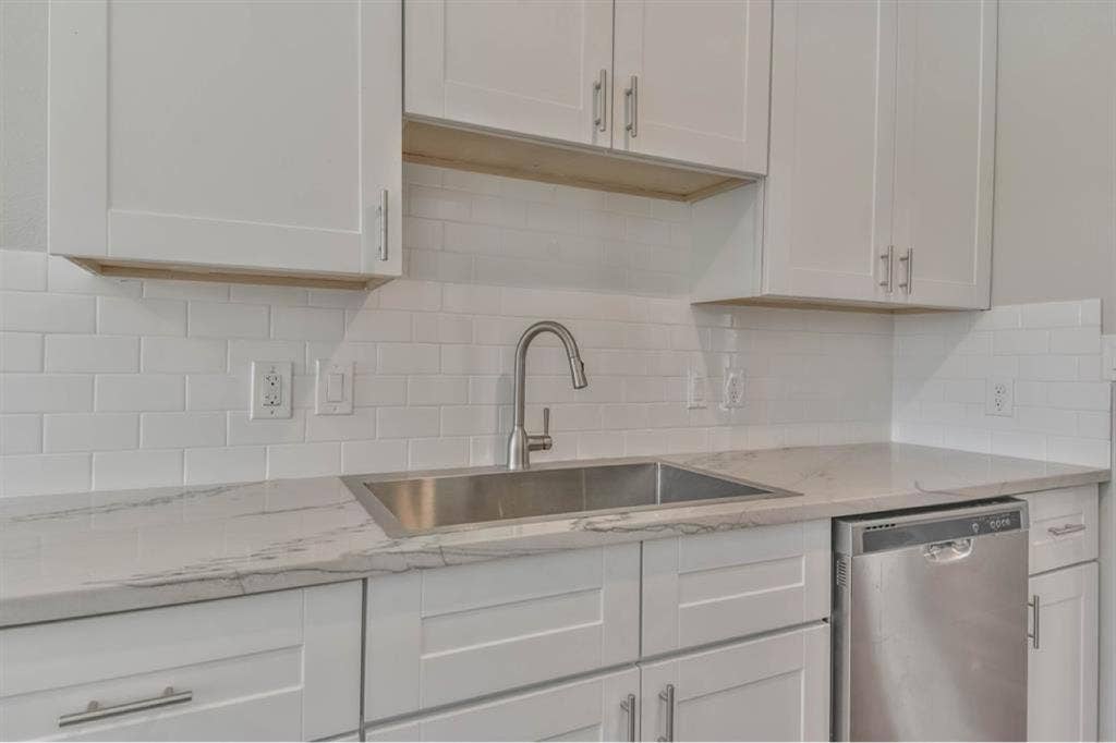 Looking for a roommate -June 1st