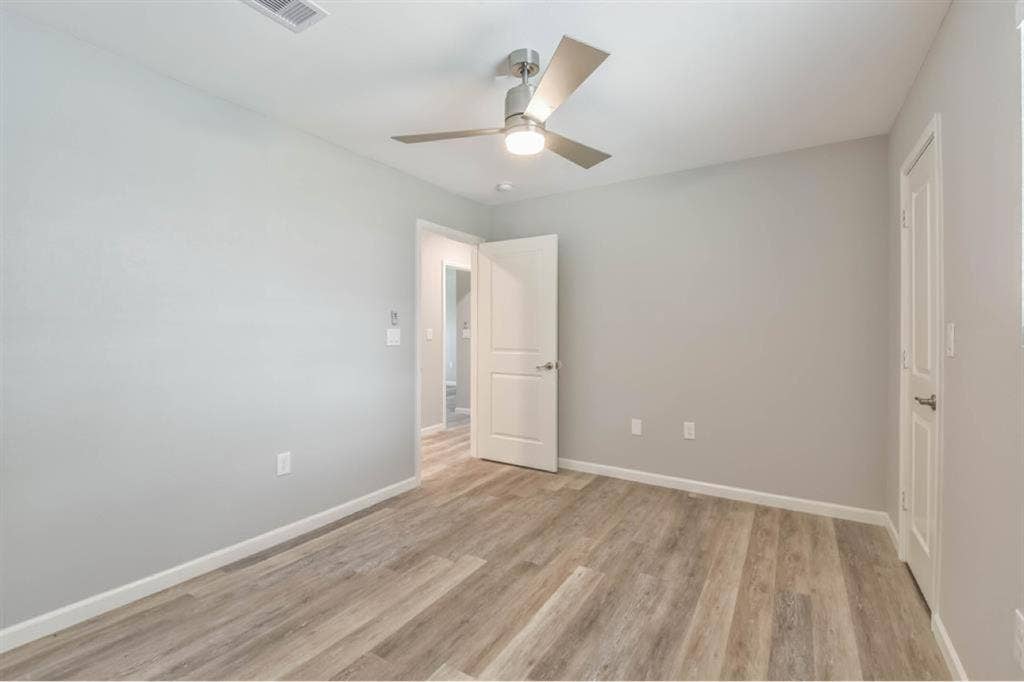 Looking for a roommate -June 1st