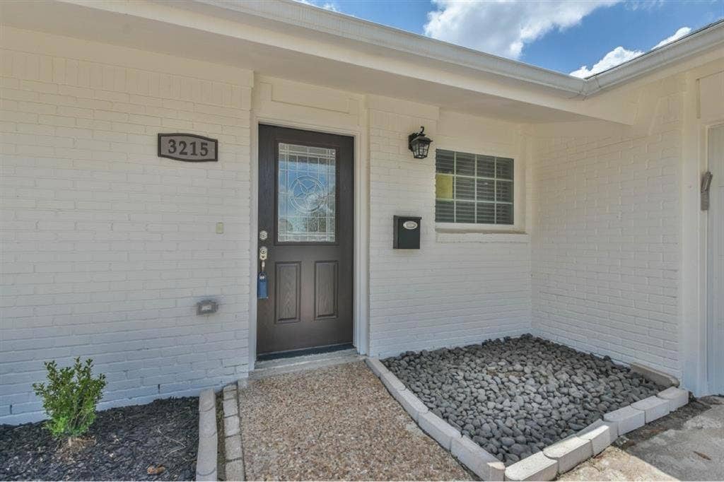 Looking for a roommate -June 1st