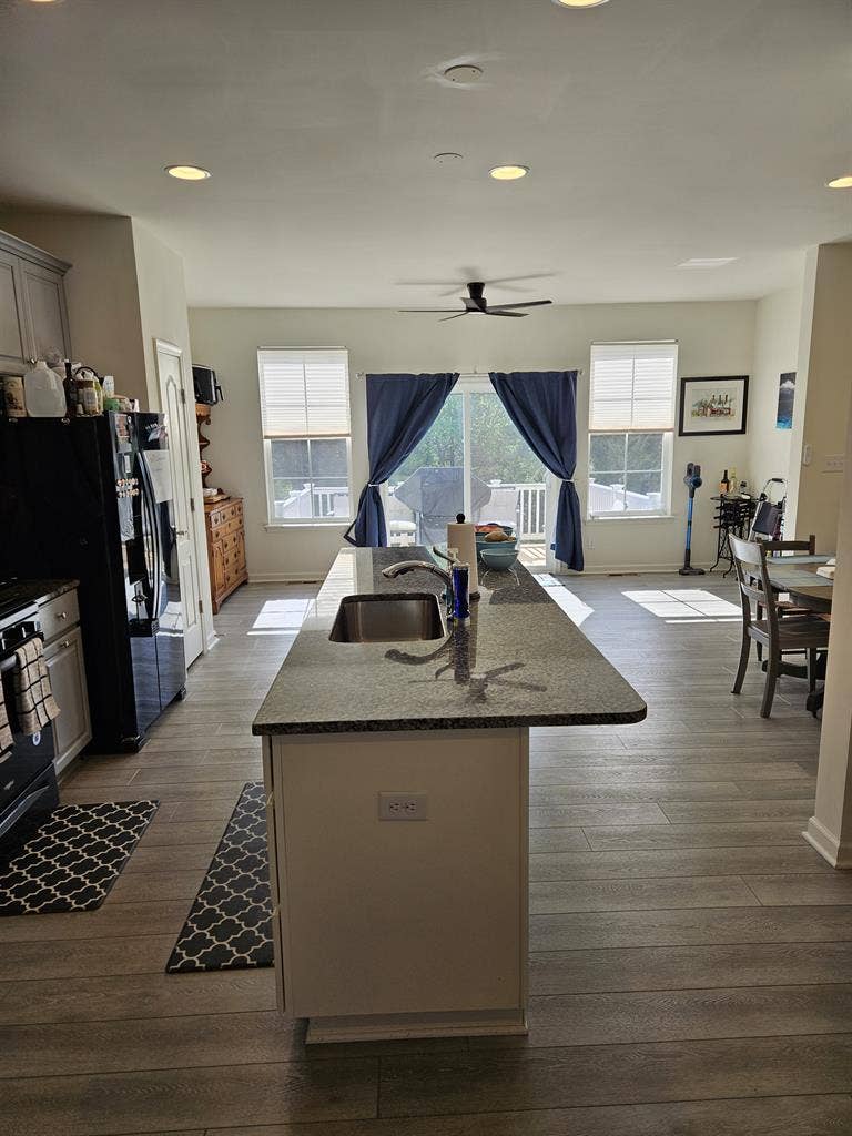 New townhouse with 2 room for rent.