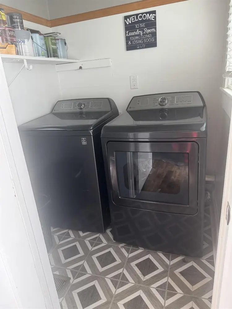 Available room for rent in October