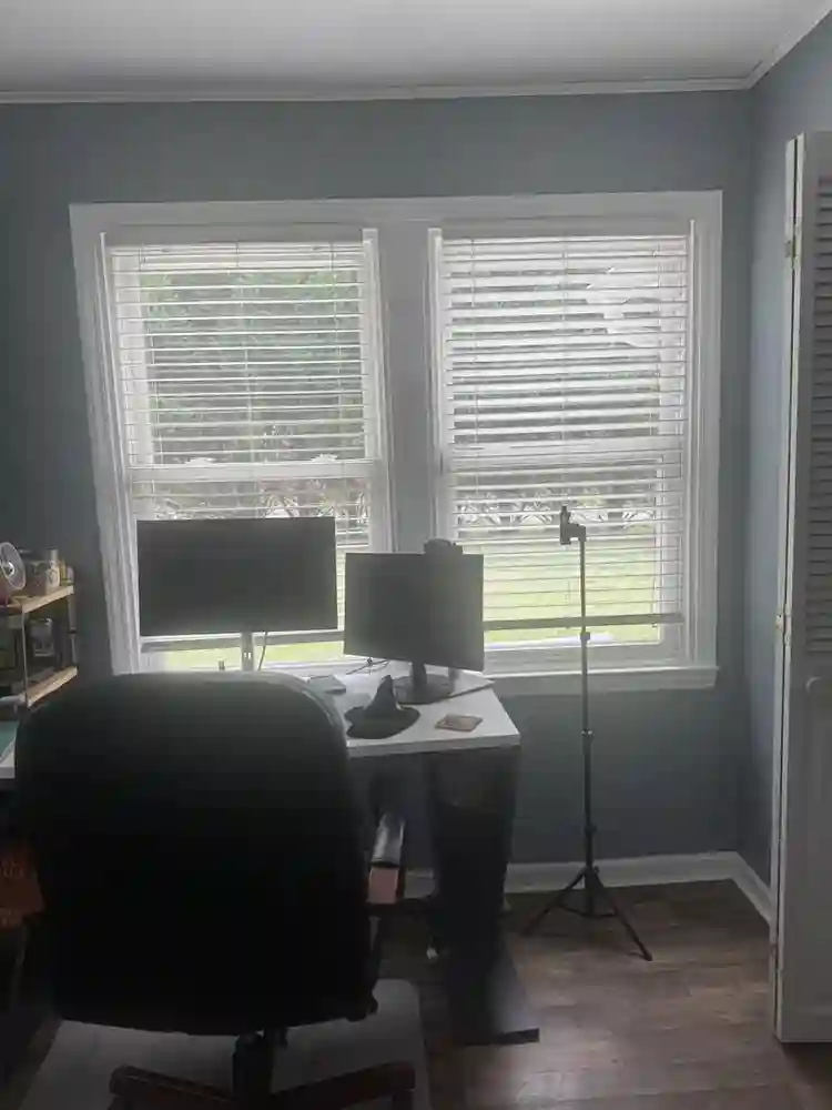 Available room for rent in October