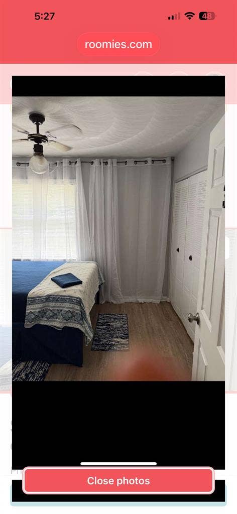 Furnished rom with shared bathroom