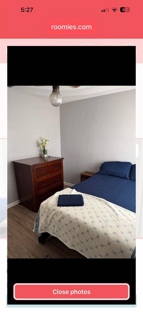 Furnished rom with shared bathroom