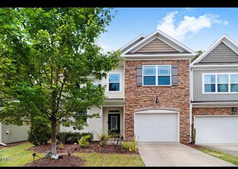 Townhouse available in page park 