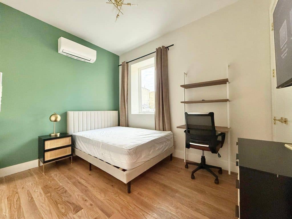 Room for Student or Professional