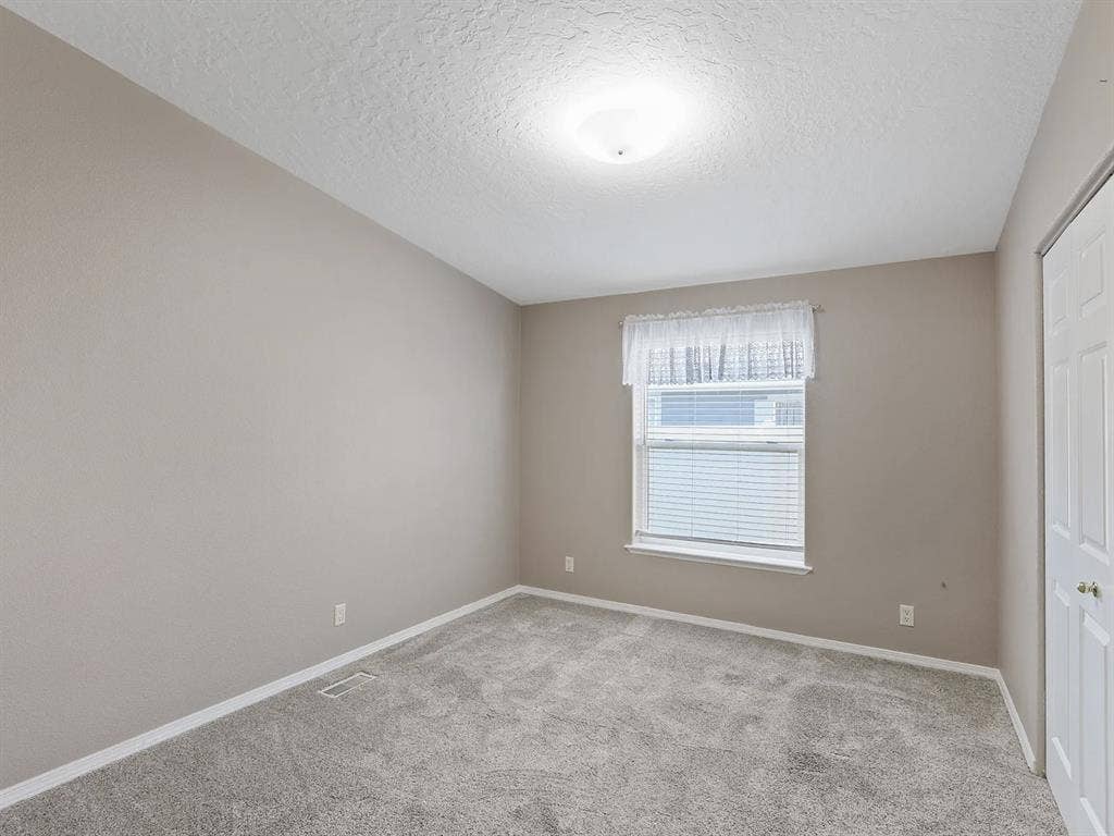 Extra Room for Rent in My Home!