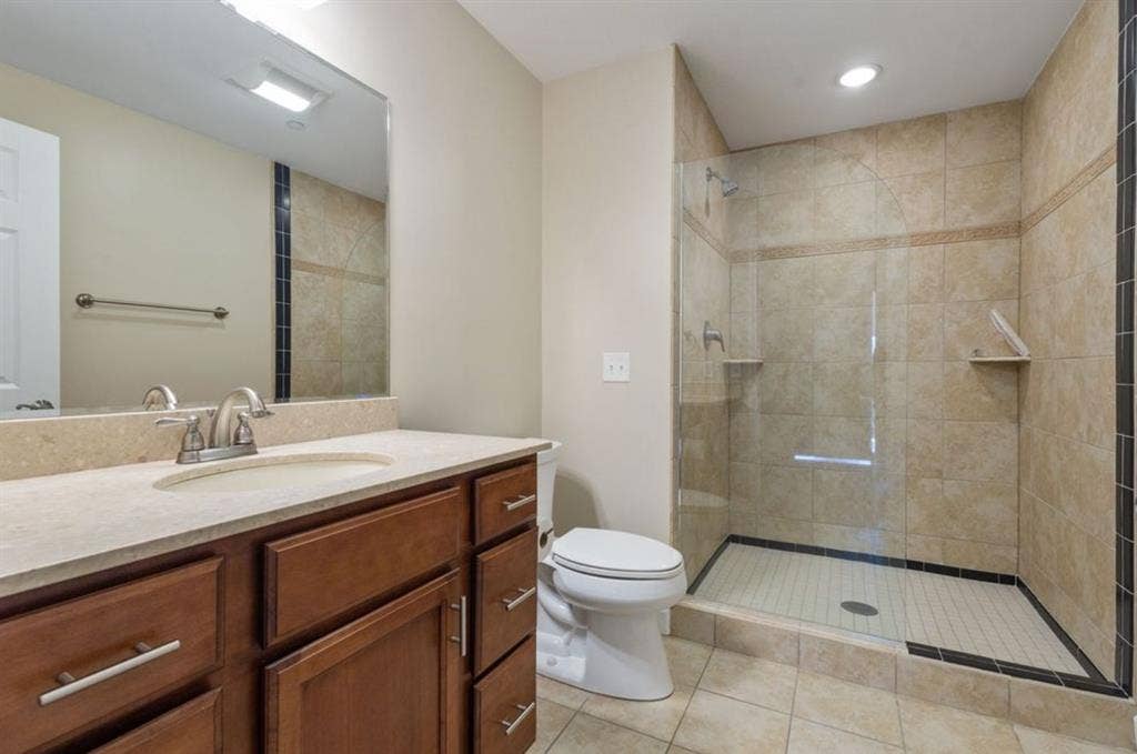 Private Room & Bath in Luxury Apt