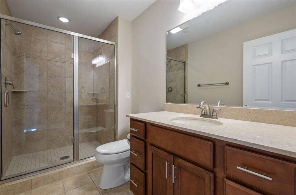 Private Room & Bath in Luxury Apt