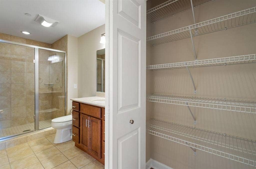 Private Room & Bath in Luxury Apt