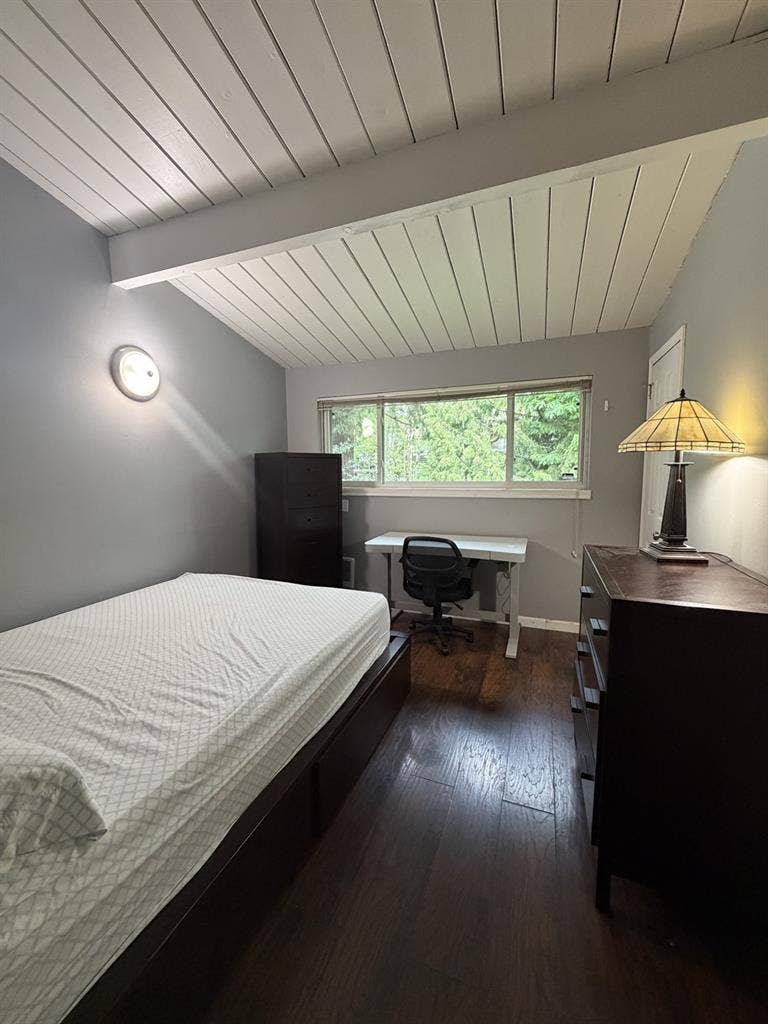 Clean & Quiet Room in Lynnwood