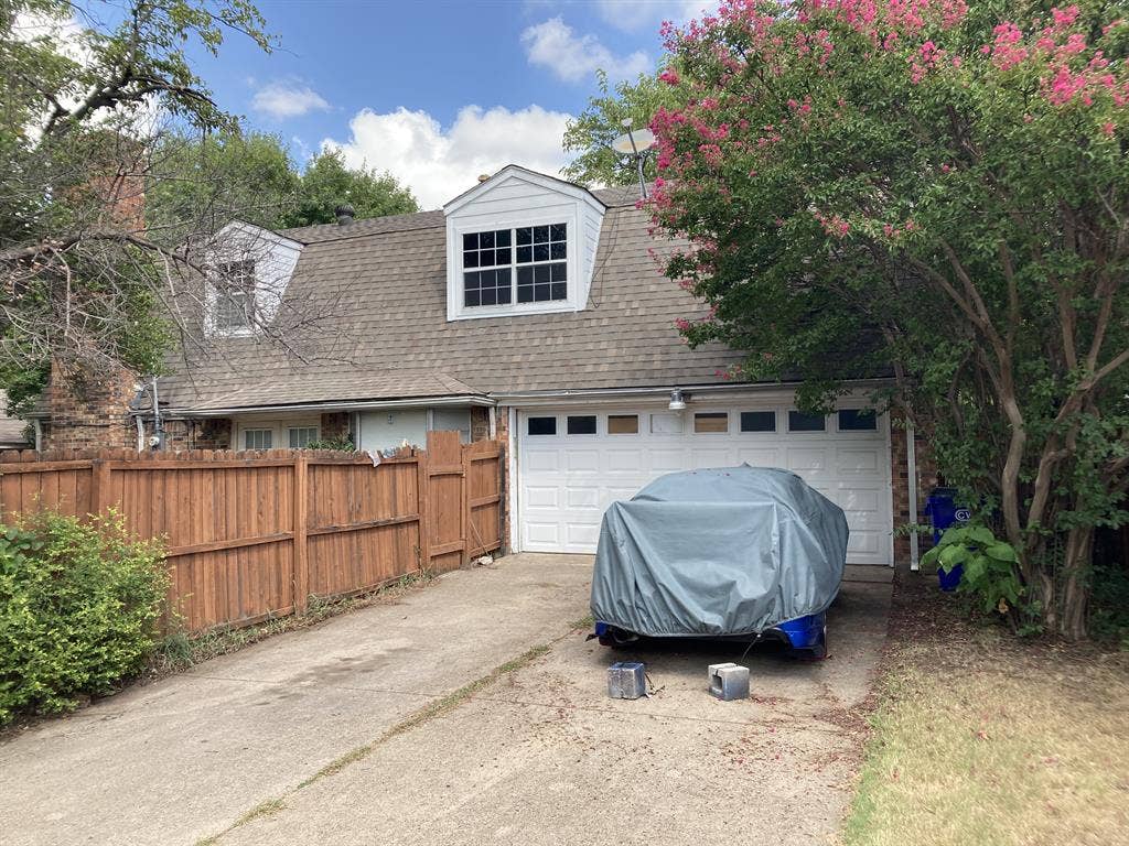 Room for rent in 4 bedroom house