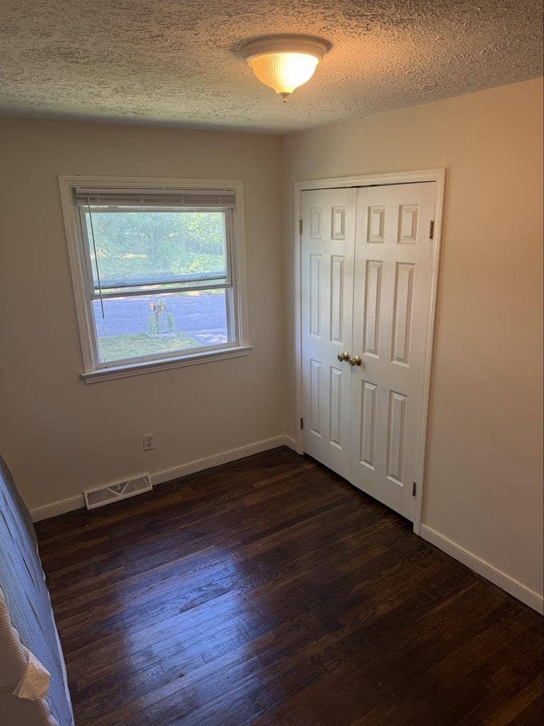 Room for Rent - Available NOW