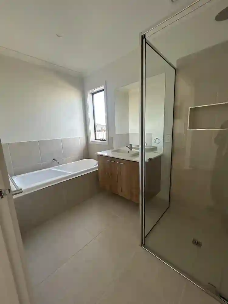 Rooms available in Werribee