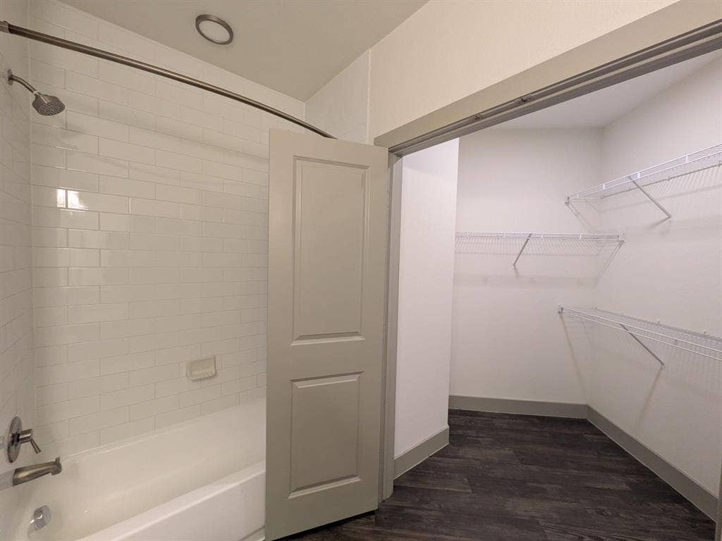 3 Bed 2 Bath Modern Apartment