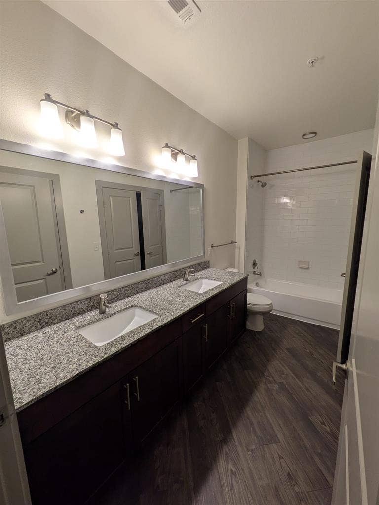 3 Bed 2 Bath Modern Apartment