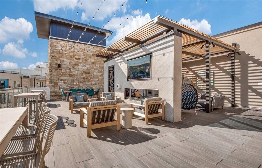3 Bed 2 Bath Modern Apartment