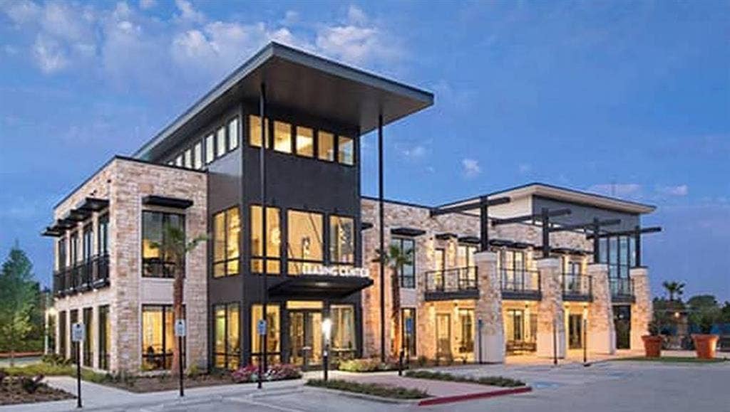 3 Bed 2 Bath Modern Apartment