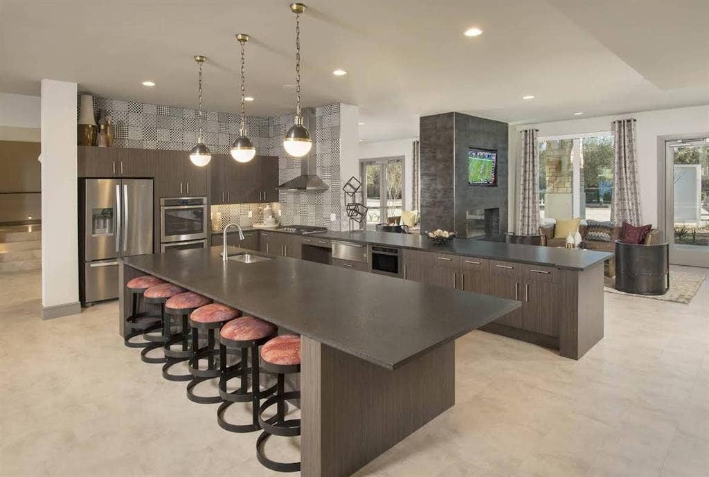 3 Bed 2 Bath Modern Apartment