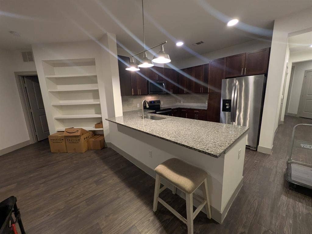 3 Bed 2 Bath Modern Apartment