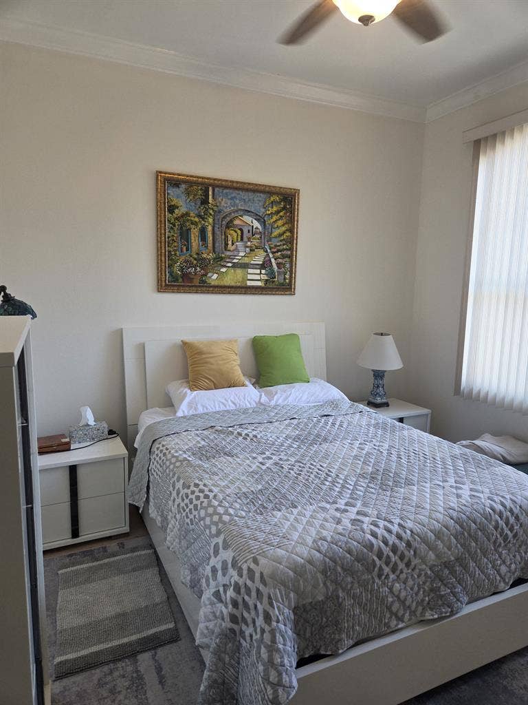 Impeccable 3 BR, 1st floor end unit