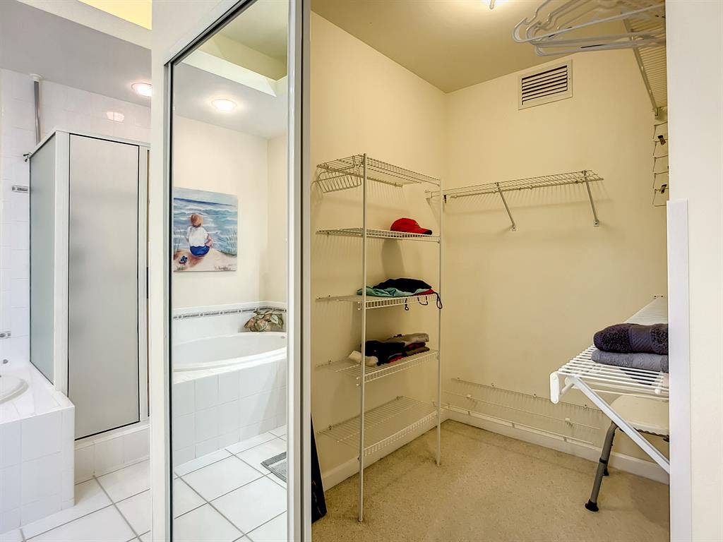 Impeccable 3 BR, 1st floor end unit