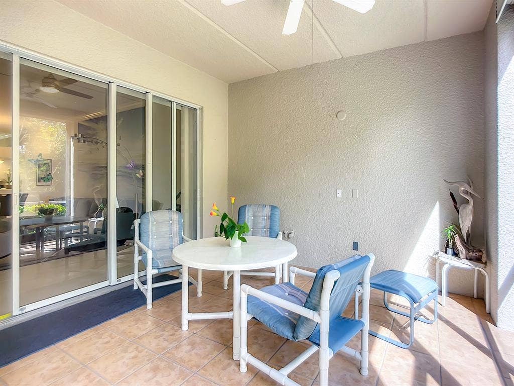 Impeccable 3 BR, 1st floor end unit