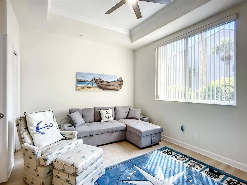 Impeccable 3 BR, 1st floor end unit