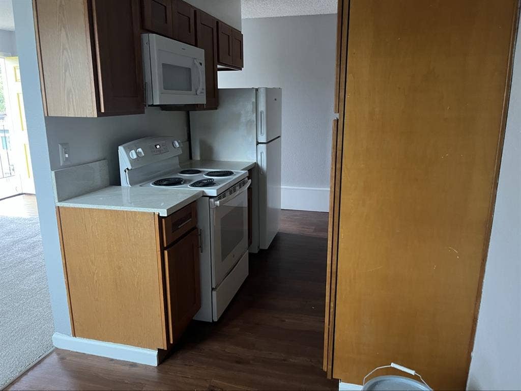 Looking for roommate for 1bd1ba
