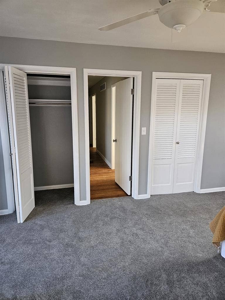 Large furnished room w/lounge area