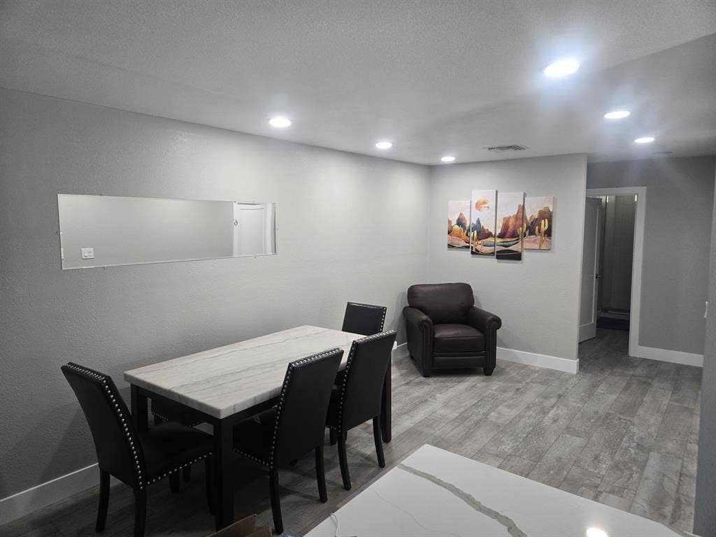 Tempe Furnished Room. Util Included