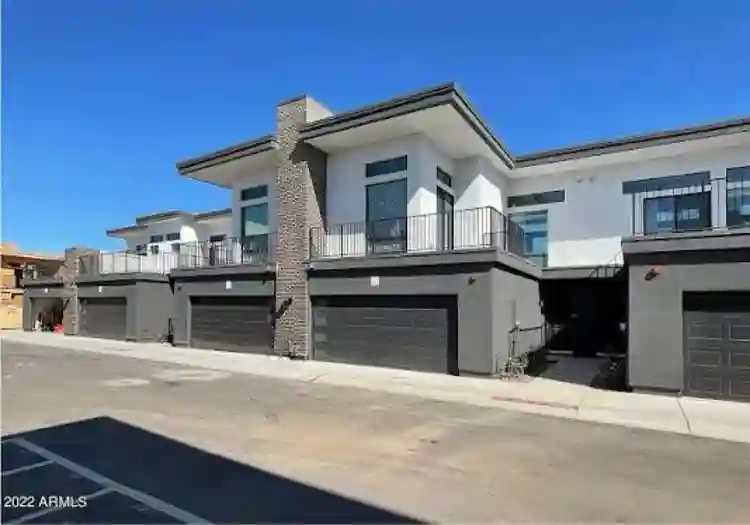 Luxury 2 Bed 3 Bath