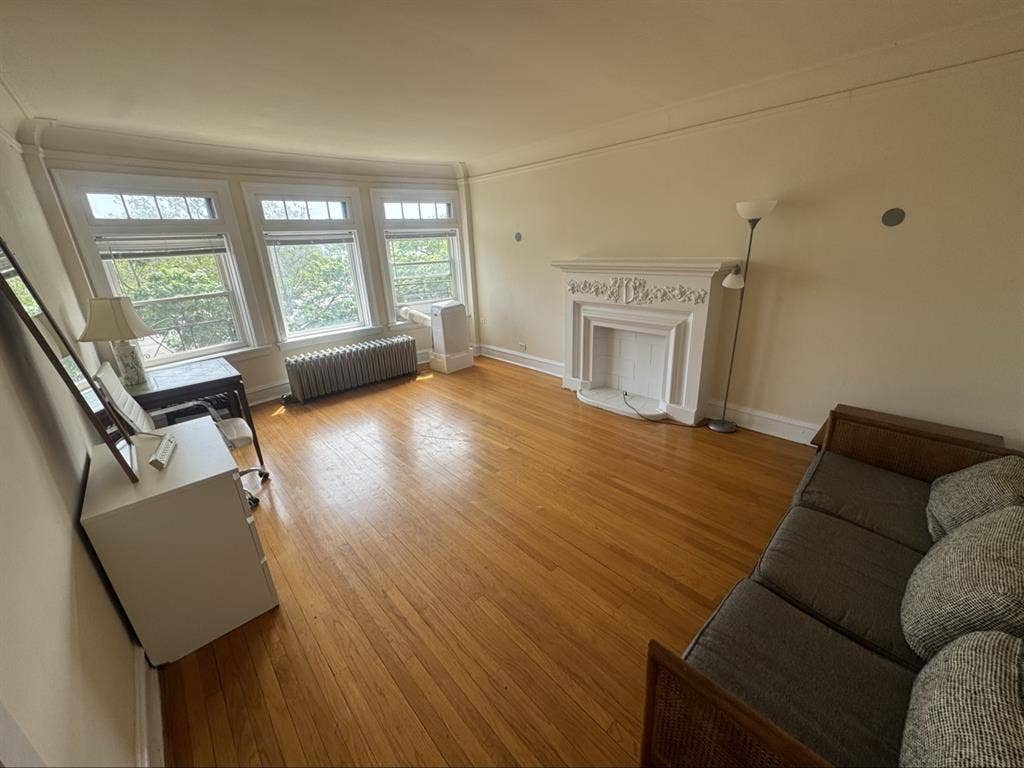 Private room in Rogers Park