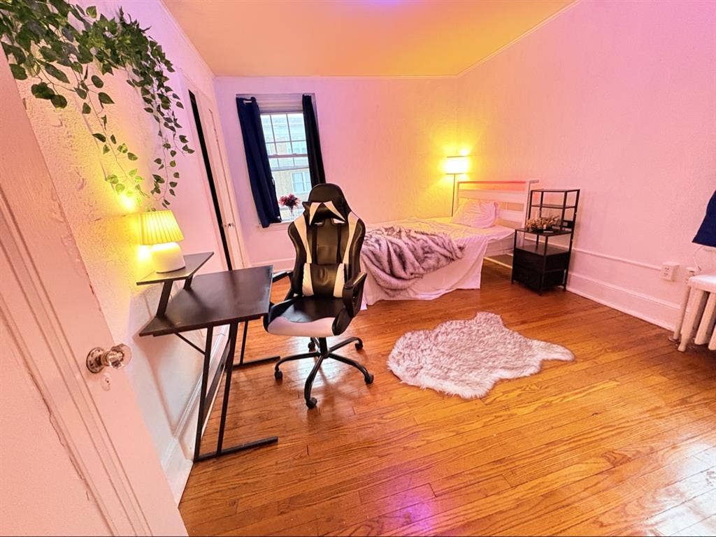 $800 All in | Clean Spacious Room