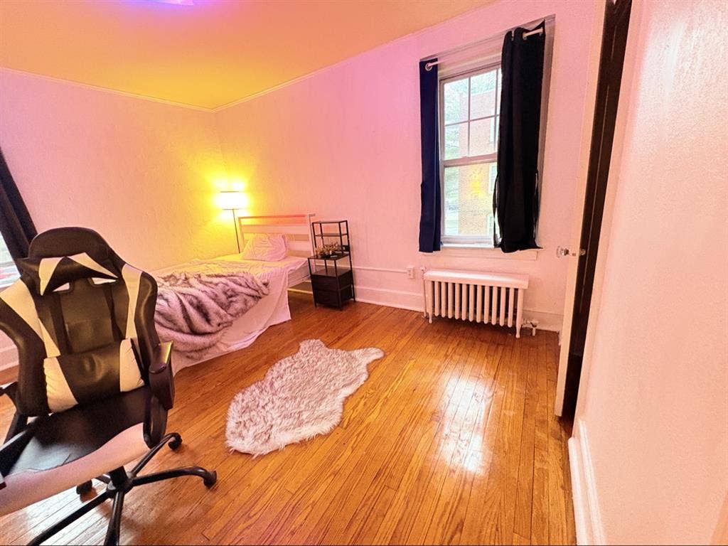 $800 All in | Clean Spacious Room