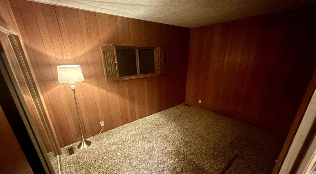 Private room bath and parking $1000