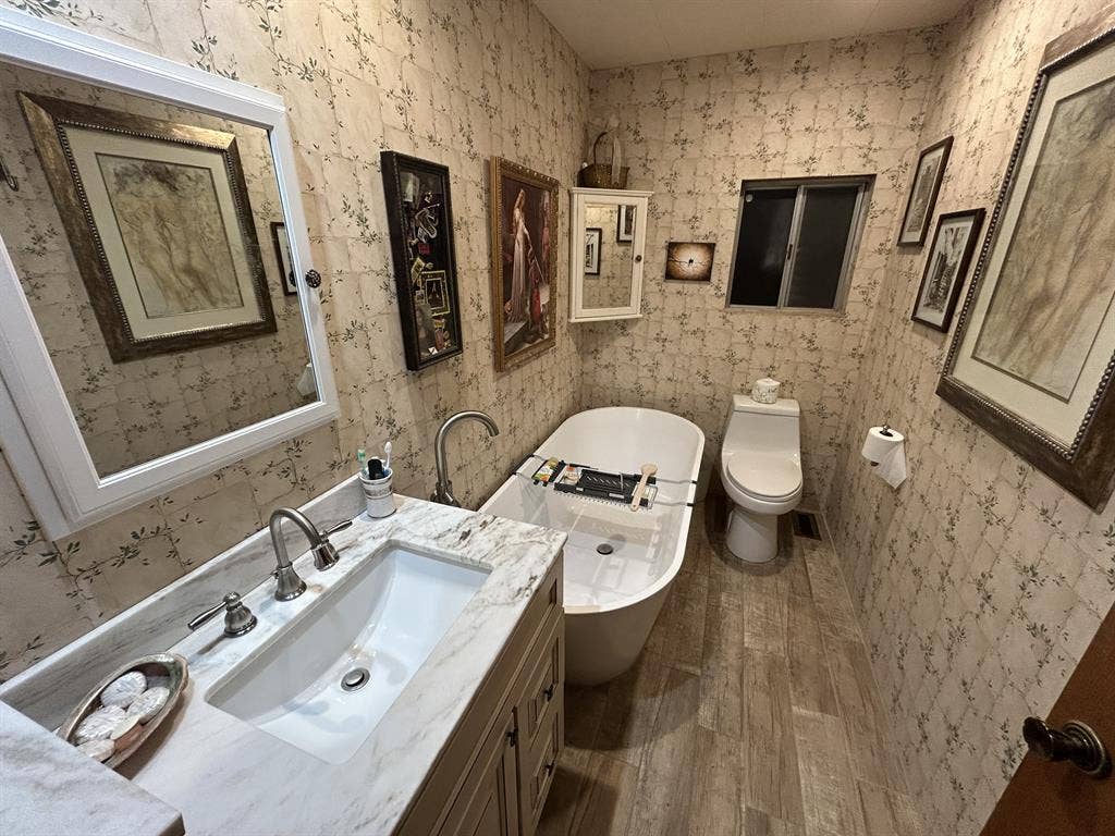 Private room bath and parking $1000