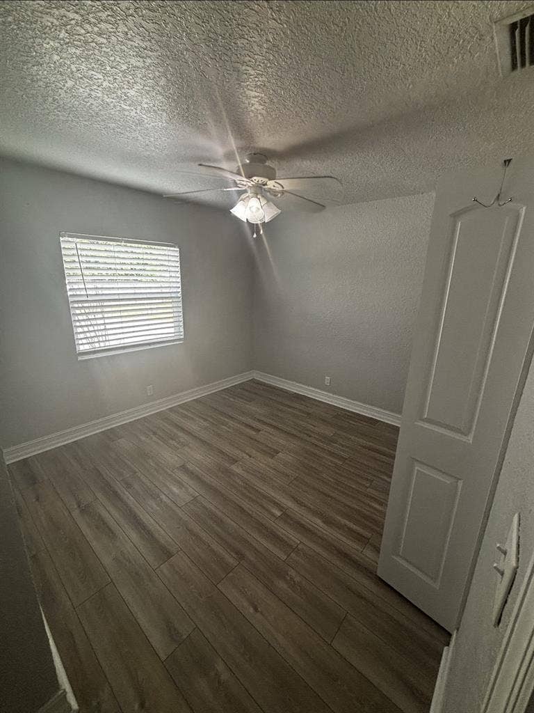 1br/1bth available for July 1st